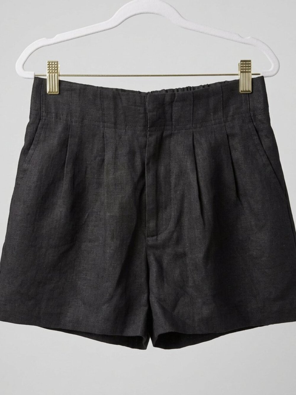 Olivaceous Black Linen Pleated Shorts Size S